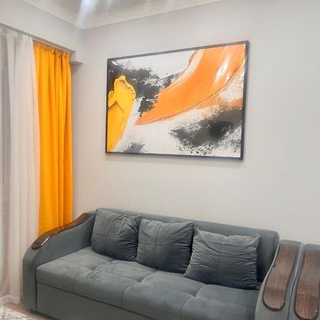 Ferienwohnung 2-Х Комнатная В Золотом Квадрате Almaty Exterior foto