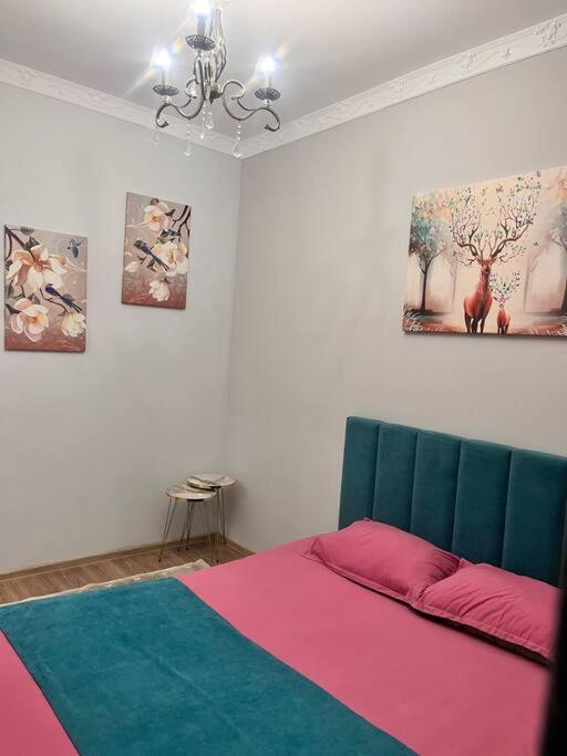 Ferienwohnung 2-Х Комнатная В Золотом Квадрате Almaty Exterior foto