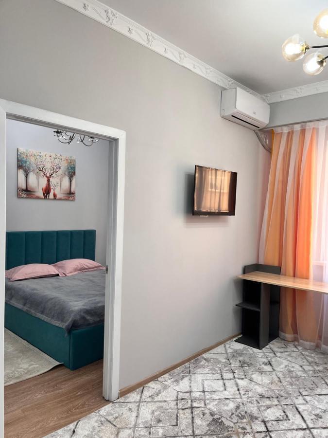 Ferienwohnung 2-Х Комнатная В Золотом Квадрате Almaty Exterior foto