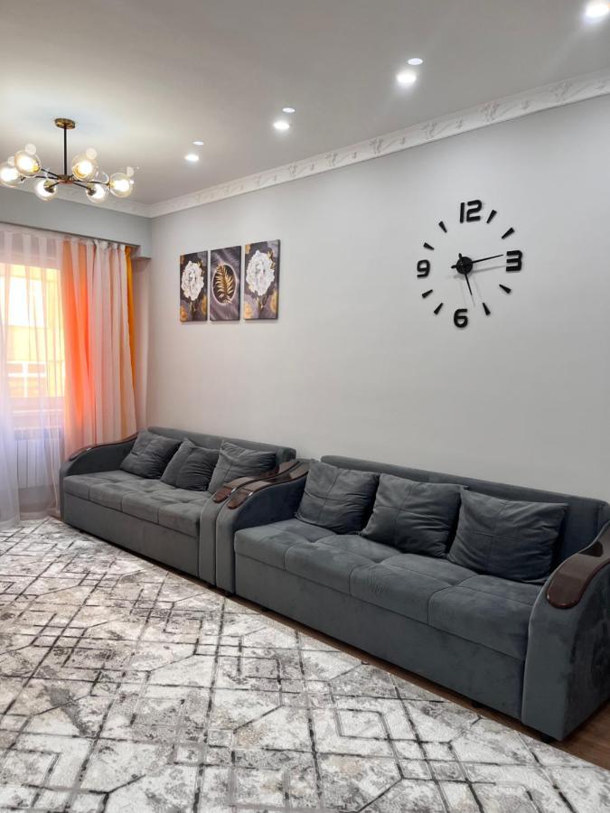 Ferienwohnung 2-Х Комнатная В Золотом Квадрате Almaty Exterior foto